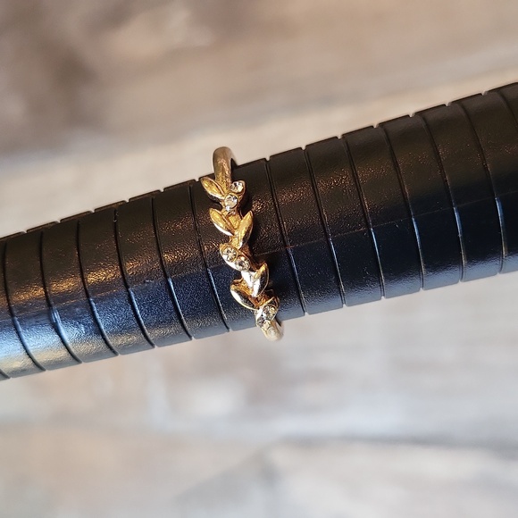 Gold Tone Olive Leaf Rhinestone Detail Ring, Size 11.5 - Picture 6 of 7